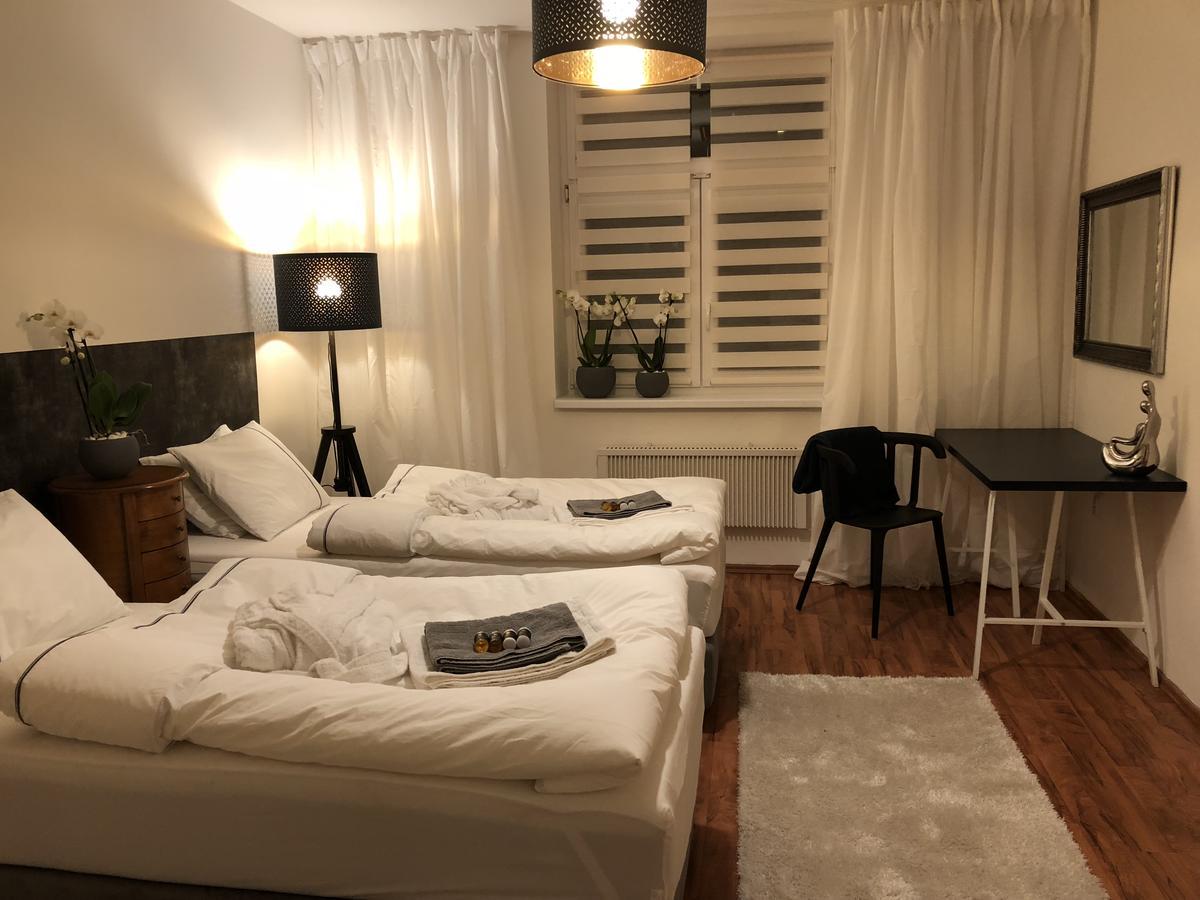 Pension Skylark Pardubice Exterior foto