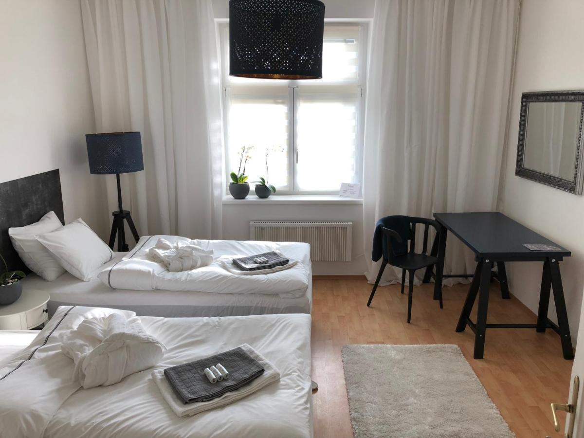 Pension Skylark Pardubice Habitación foto